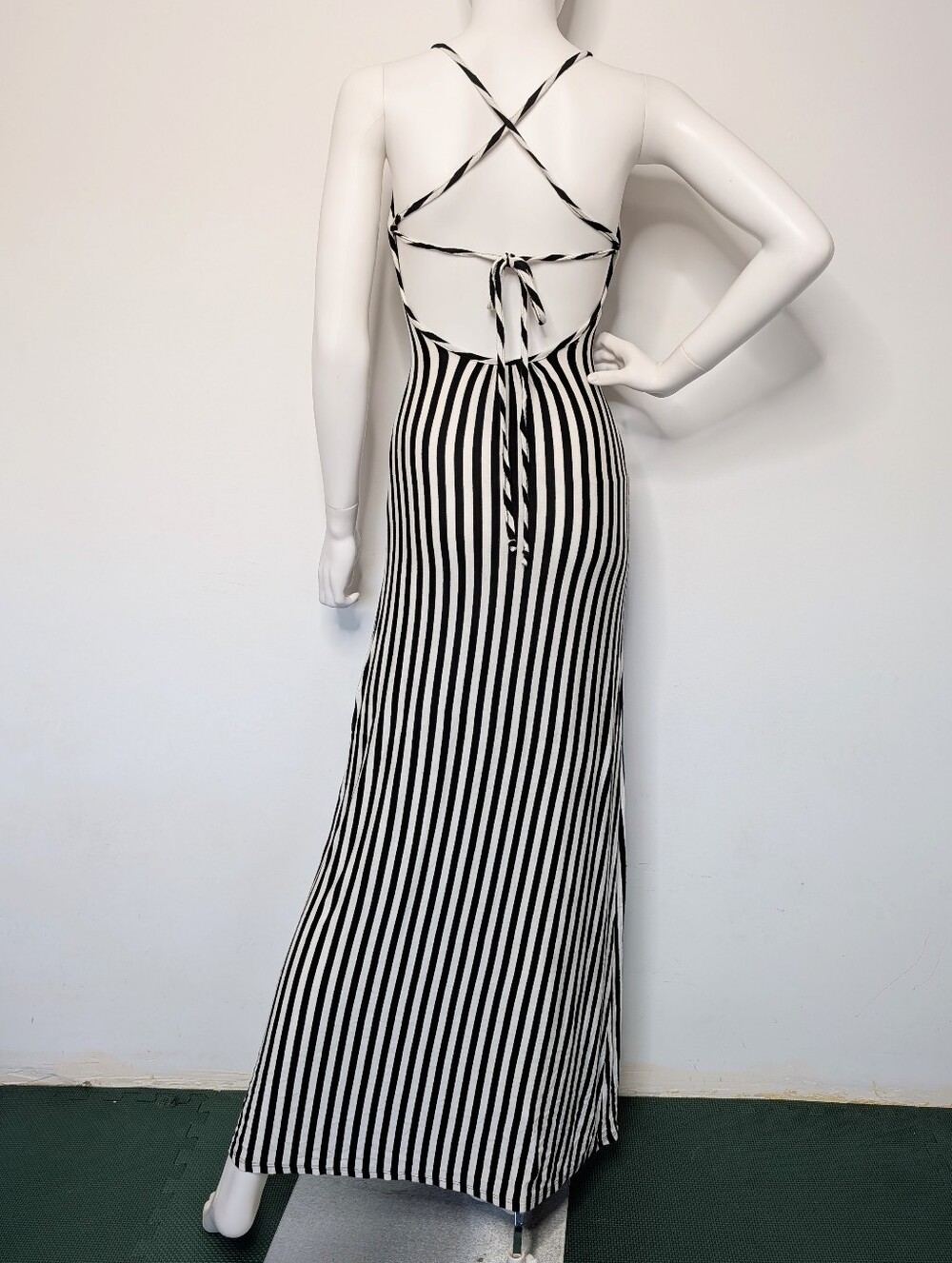 Y2K Black & White Striped Bodycon Open Back Strappy Scoop Neck Maxi Dress - Picture 10 of 12
